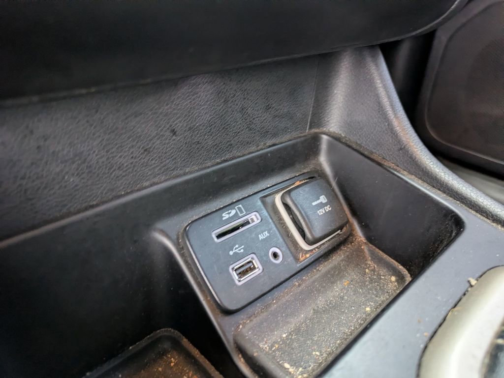 Used 2016 Jeep Cherokee Latitude w/ Cold Weather Group image 33