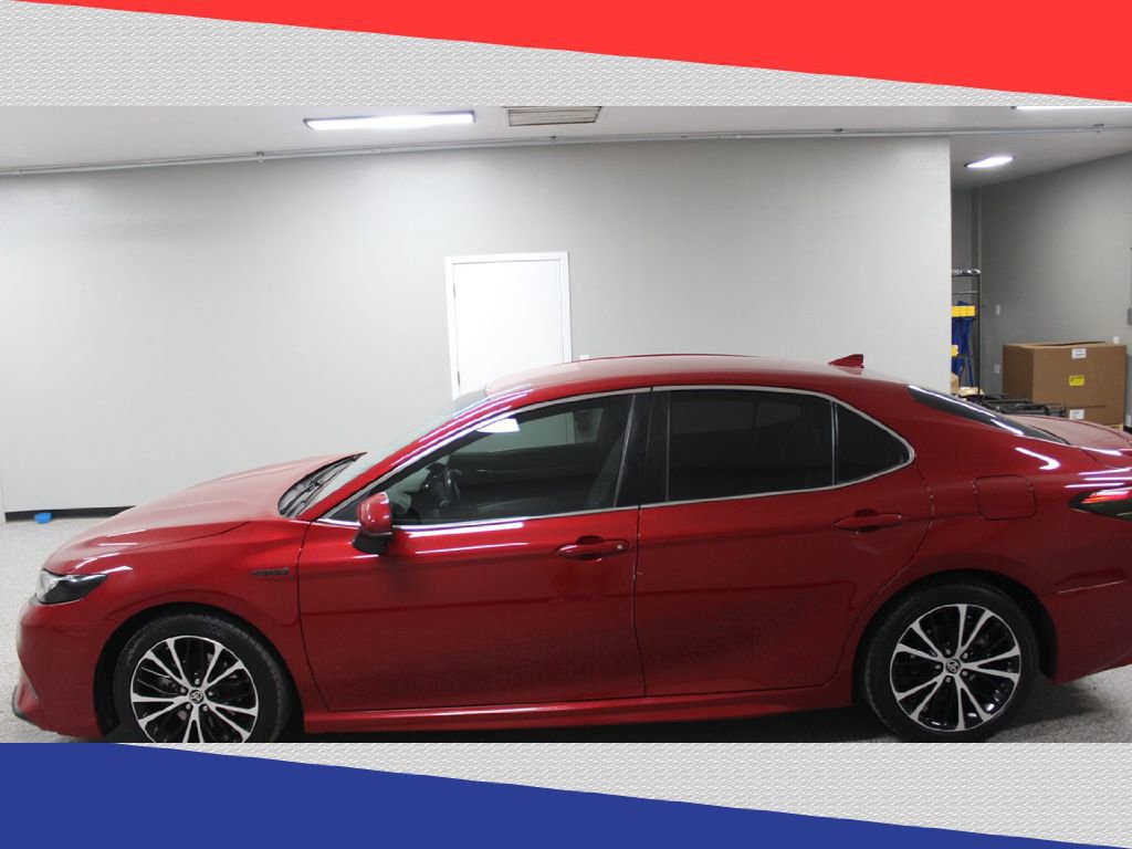 Used 2020 Toyota Camry SE w/ Carpet Mat Package image 6