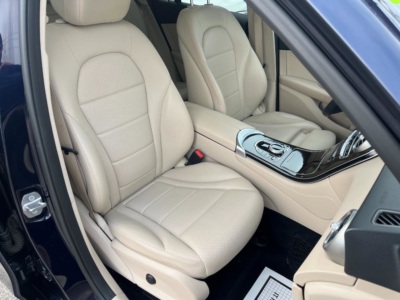 Used 2019 Mercedes-Benz GLC 300 4MATIC w/ Premium Package image 21