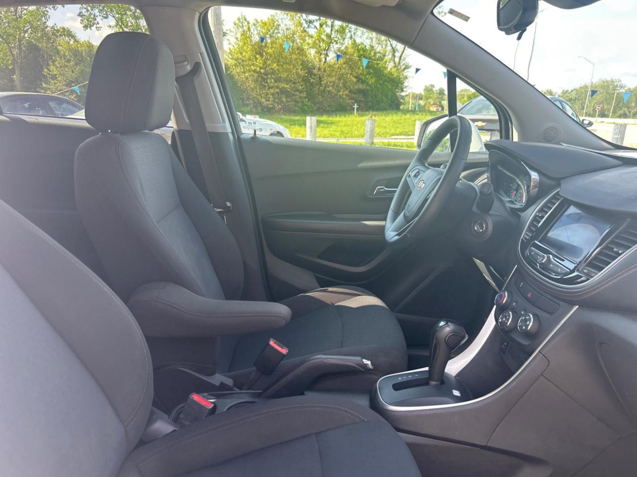 Used 2022 Chevrolet Trax LS w/ Tint and Cruise Package AWD/4WD image 23