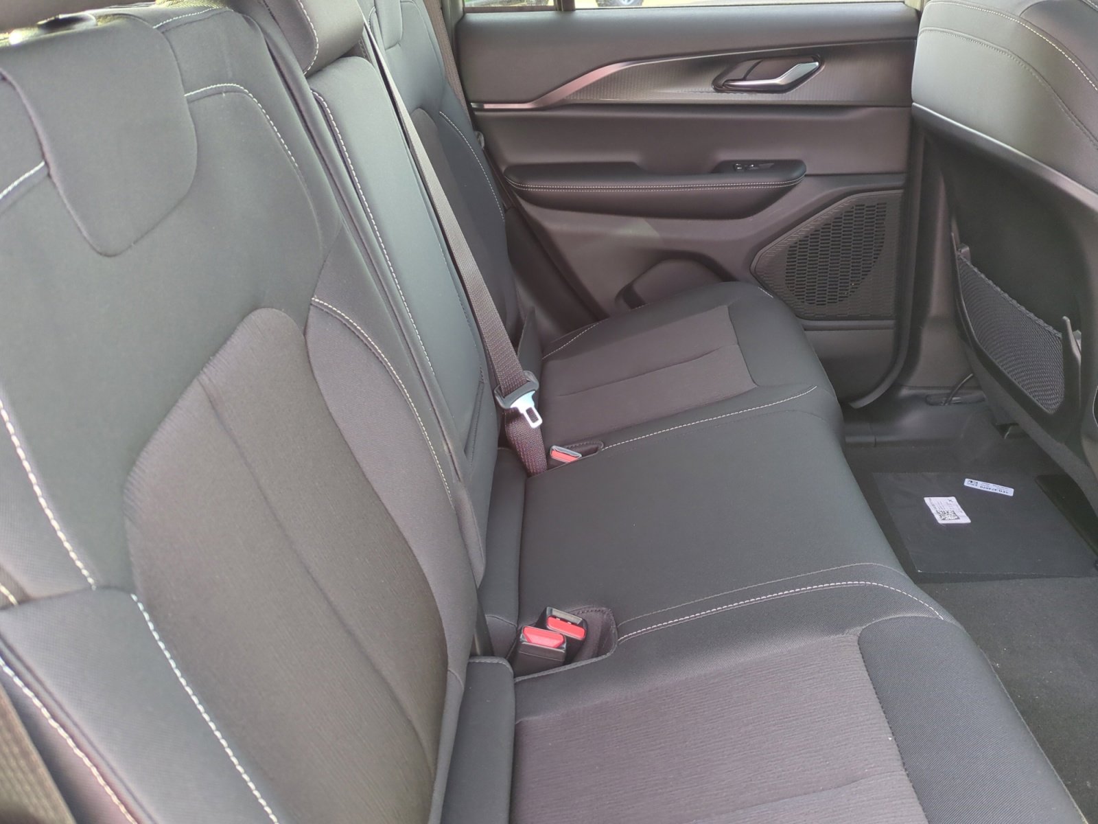 New 2025 Jeep Grand Cherokee Laredo image 18