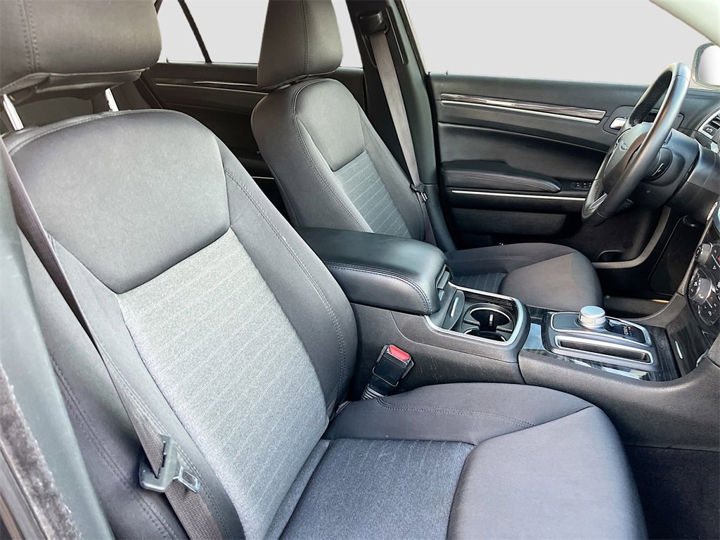 Used 2022 Chrysler 300 Touring w/ Sport Appearance Package image 26