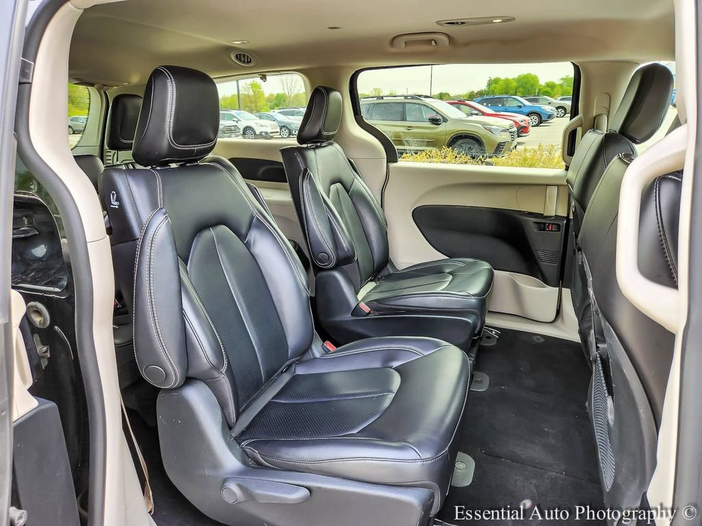 Used 2023 Chrysler Pacifica Touring-L FWD image 26