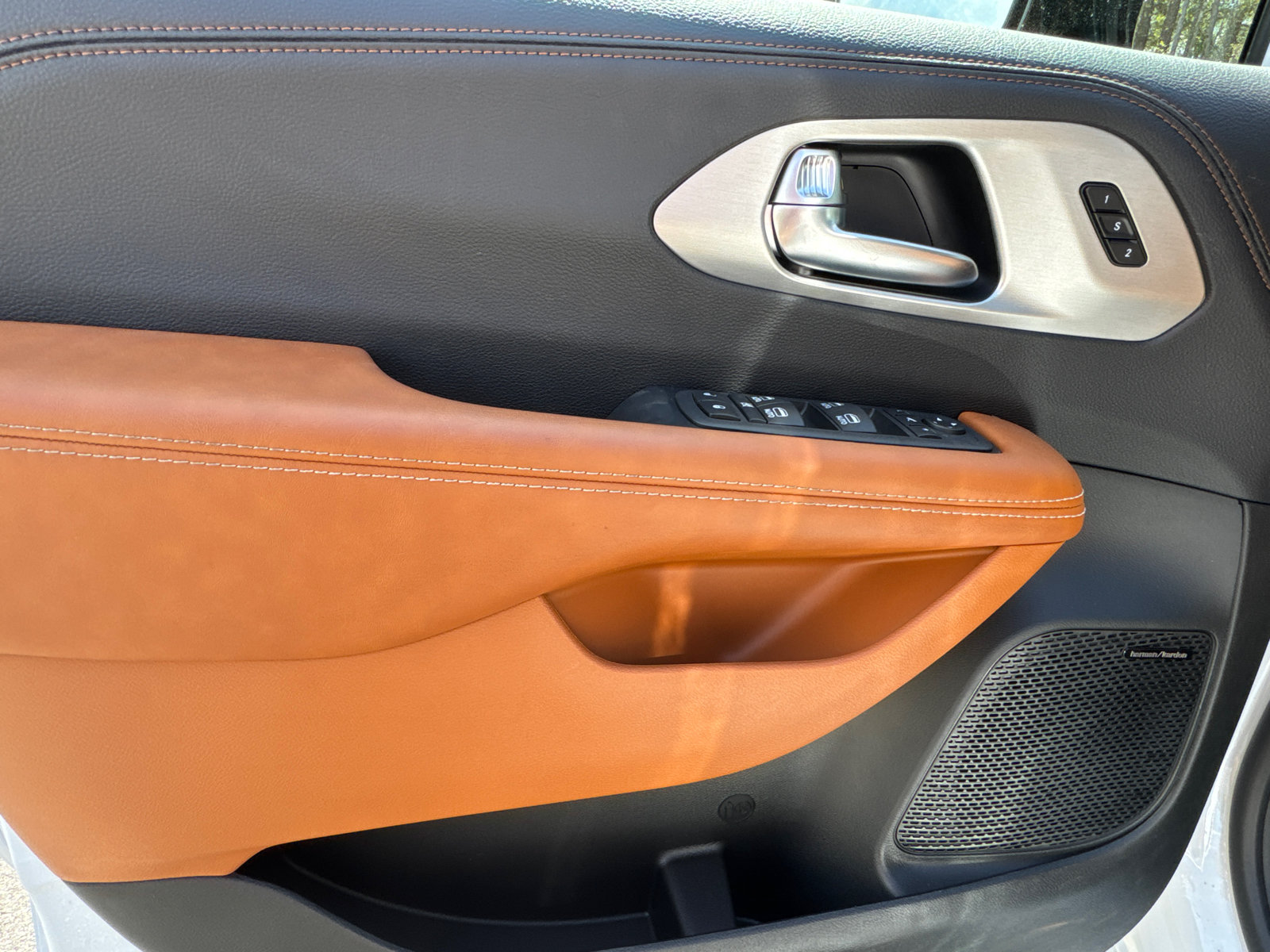 New 2026 Chrysler Pacifica Pinnacle FWD image 13