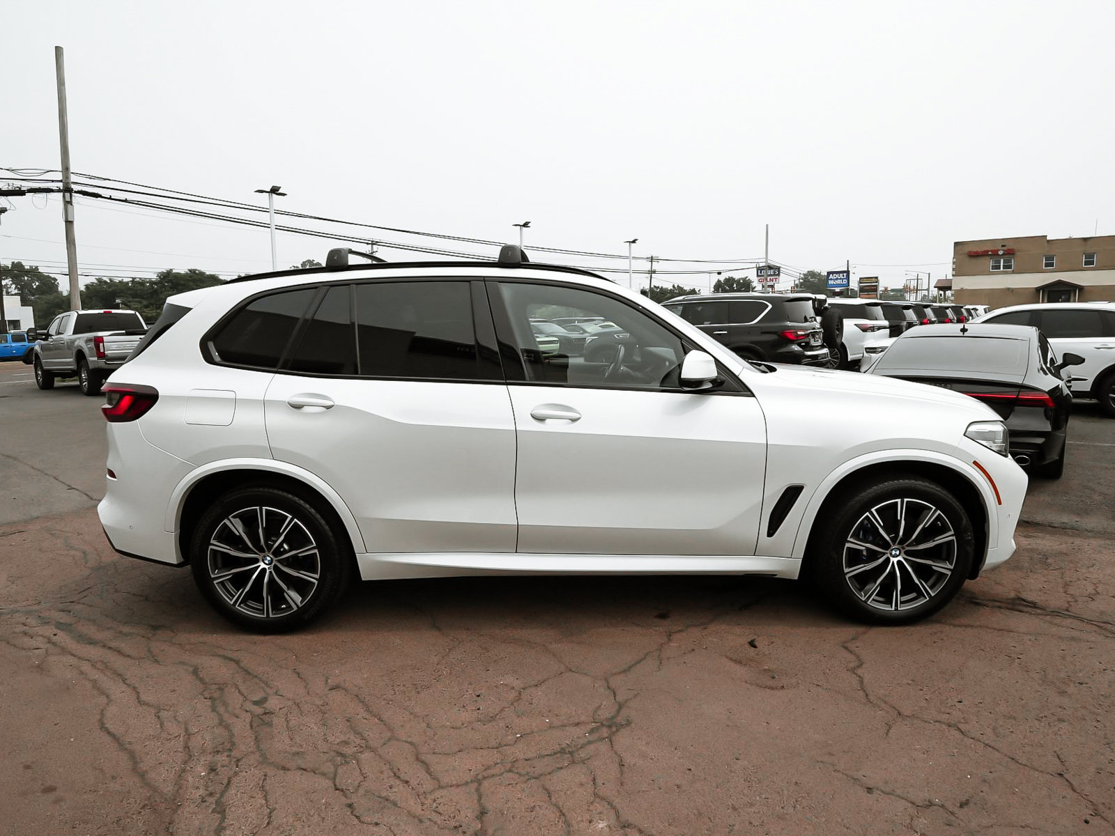 Used 2022 BMW X5 xDrive40i w/ M Sport Package AWD/4WD image 7