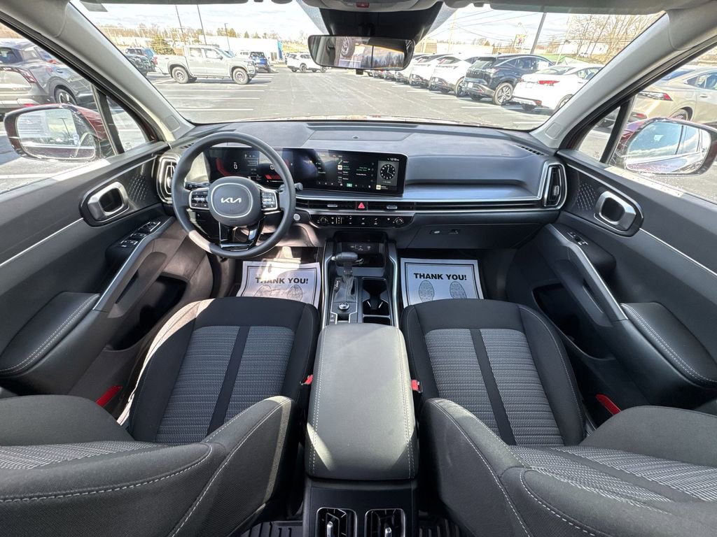 Used 2025 Kia Sorento LX image 21
