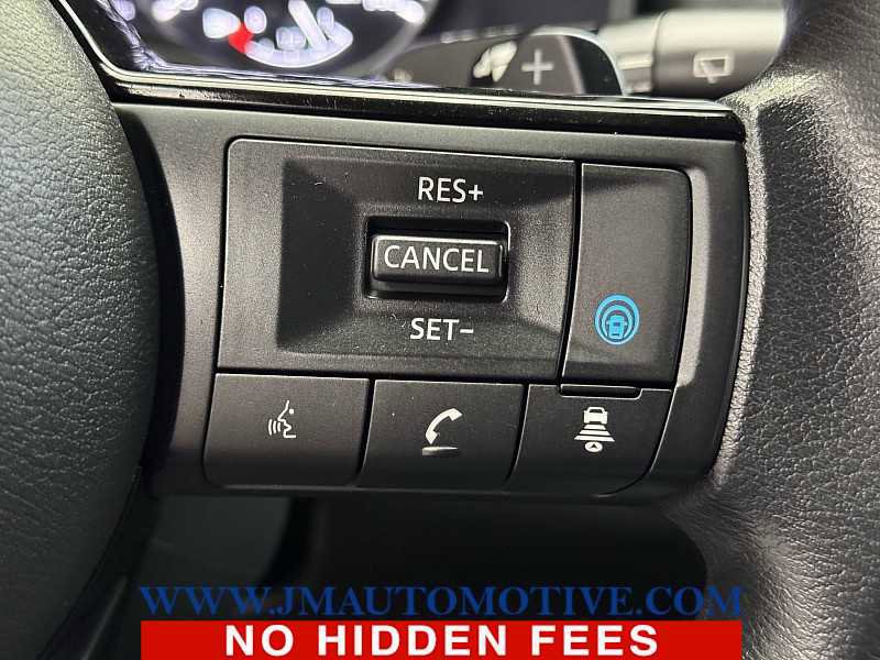 Used 2023 Nissan Rogue SV image 37