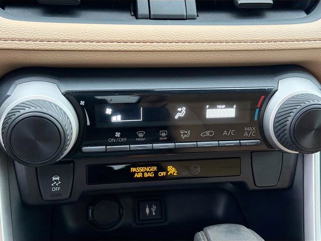 Used 2019 Toyota RAV4 LE image 15