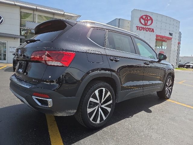 Used 2023 Volkswagen Taos SE AWD/4WD image 7