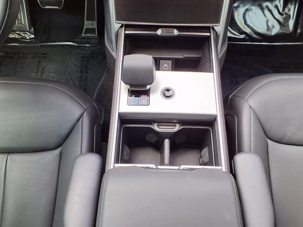 Certified 2025 Land Rover Range Rover SE AWD/4WD image 21