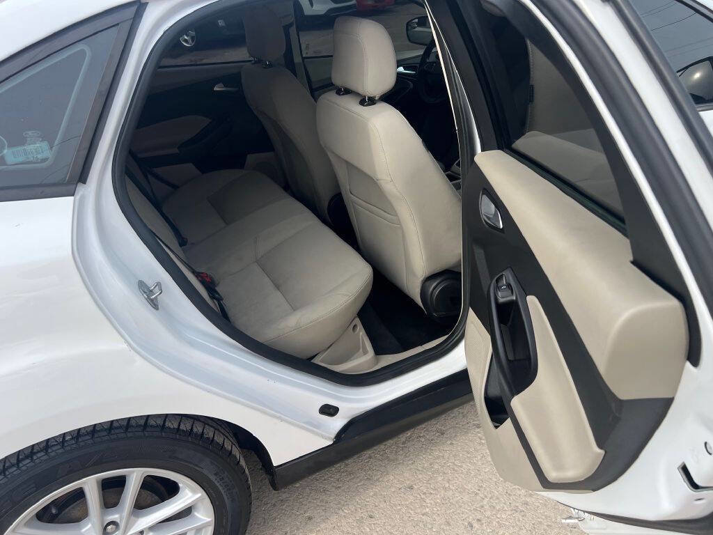 Used 2018 Ford Focus SE image 12