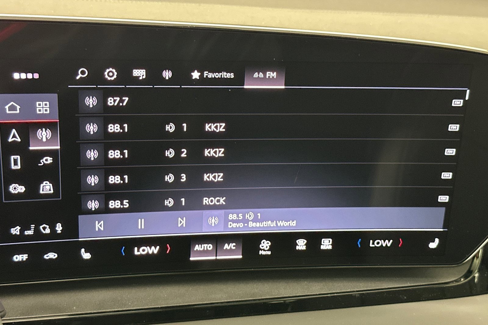 New 2025 Audi Q6 e-tron Premium image 17