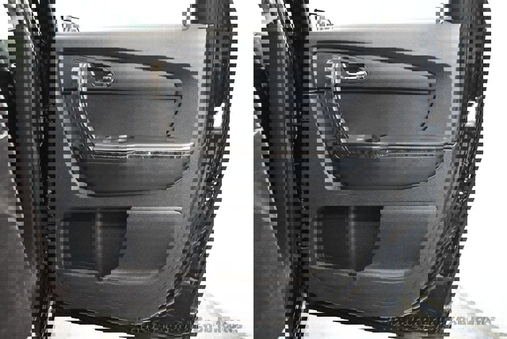 Used 2011 GMC Acadia Denali image 18