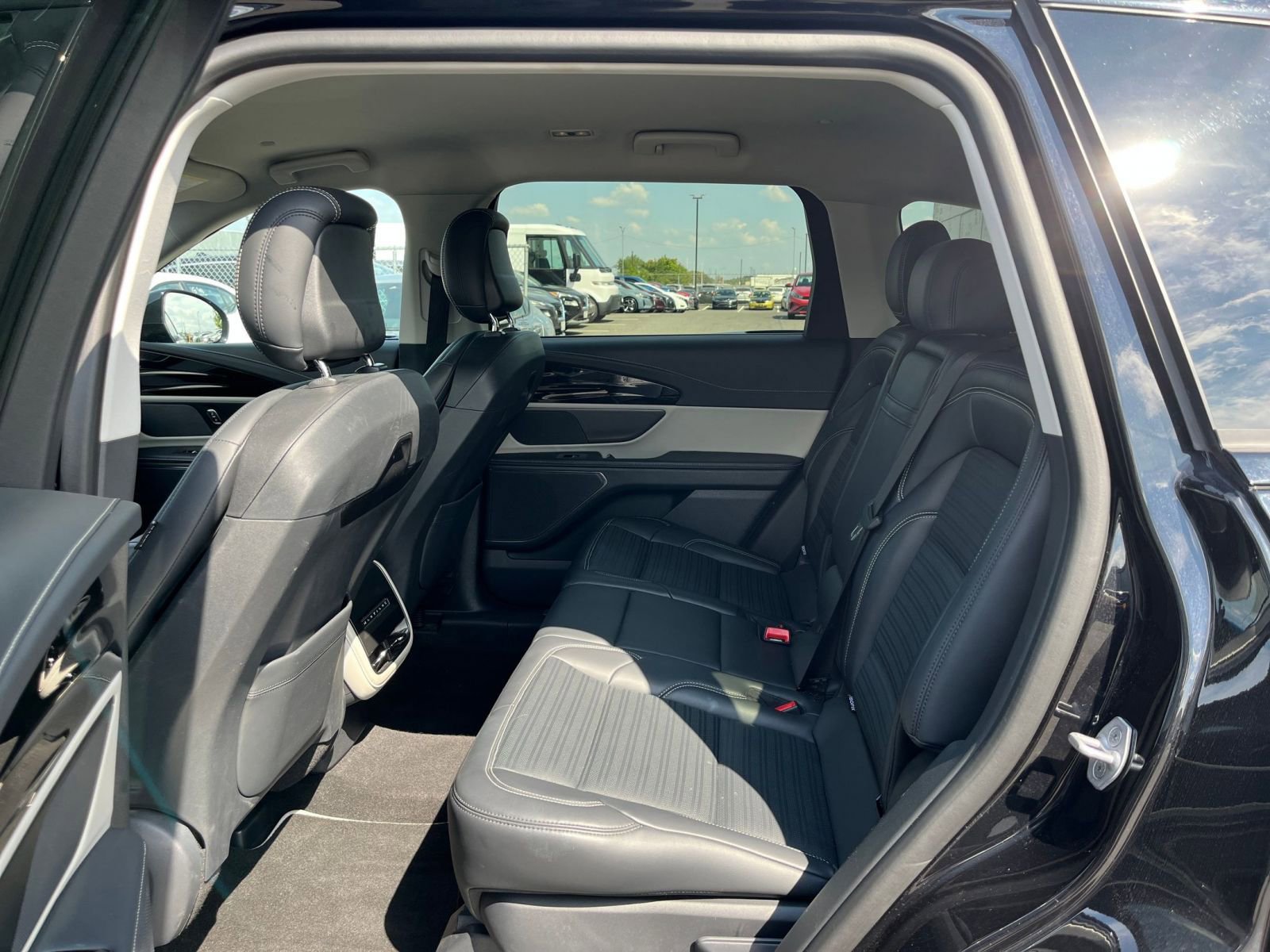 Used 2024 Lincoln Nautilus Reserve image 25