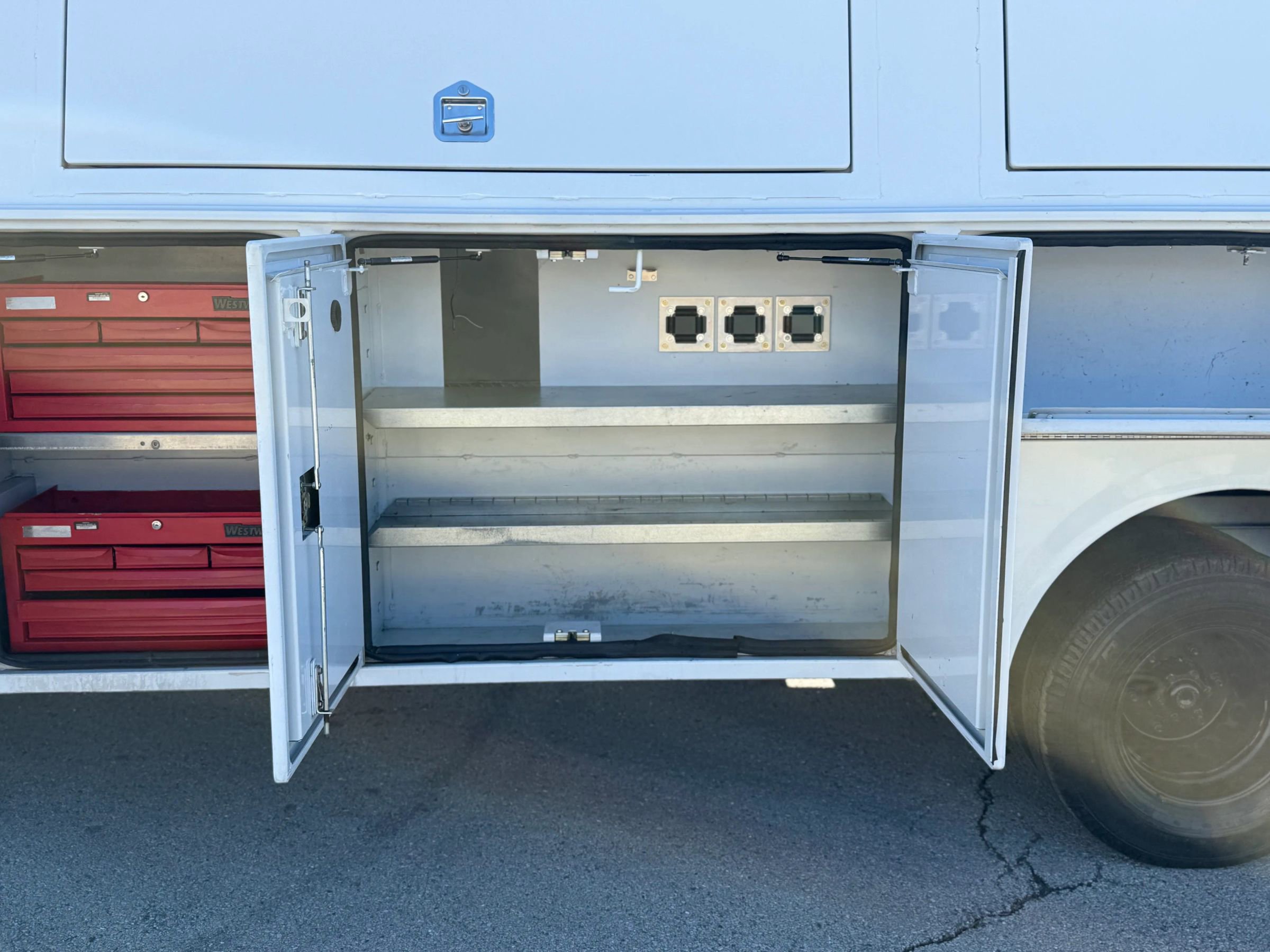 Used 2019 Freightliner Sprinter 3500 w/ Premium Package RWD image 13