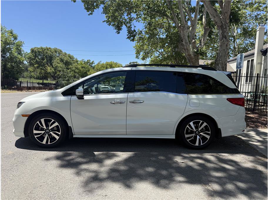 Used 2018 Honda Odyssey Elite image 8