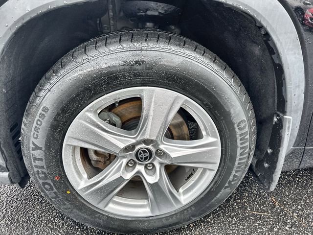 Used 2024 Toyota Highlander LE image 19