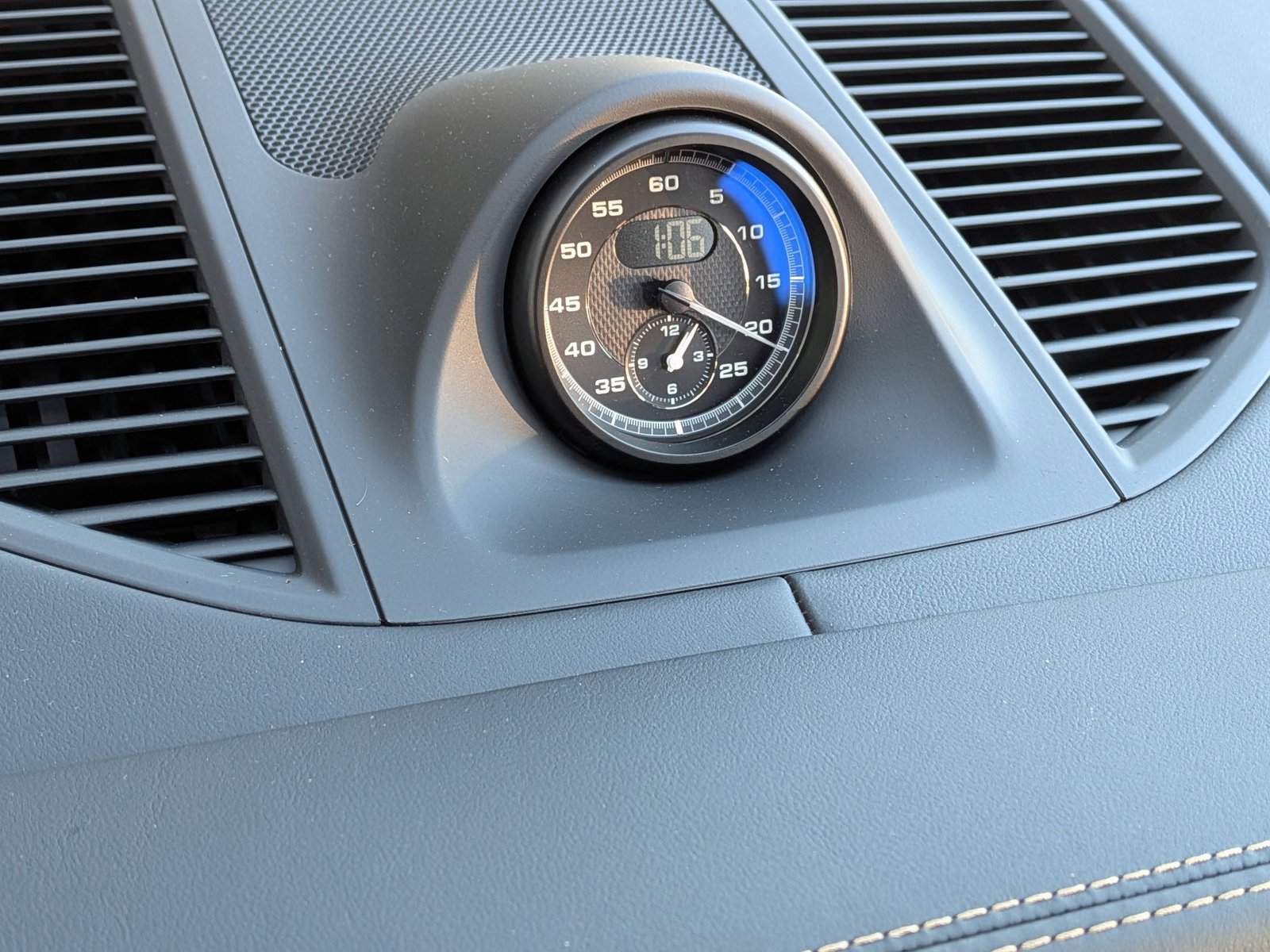 Certified 2025 Porsche Macan GTS image 19