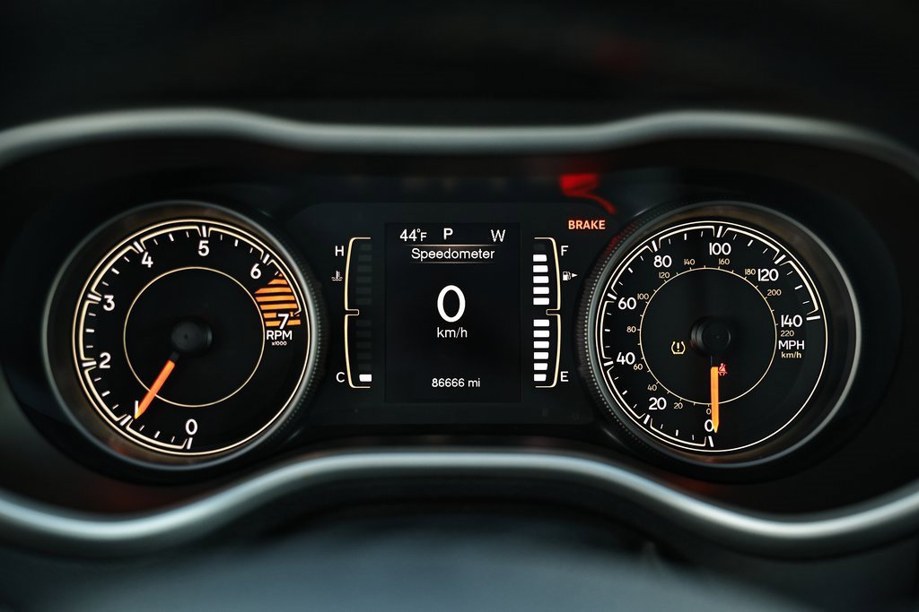 Used 2018 Jeep Cherokee Latitude Plus w/ Comfort/Convenience Group image 29