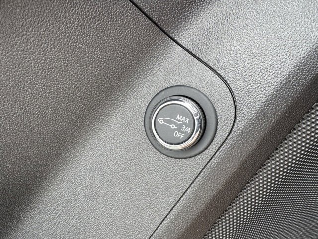 Used 2022 GMC Acadia SLE w/ Driver Convenience Package image 16