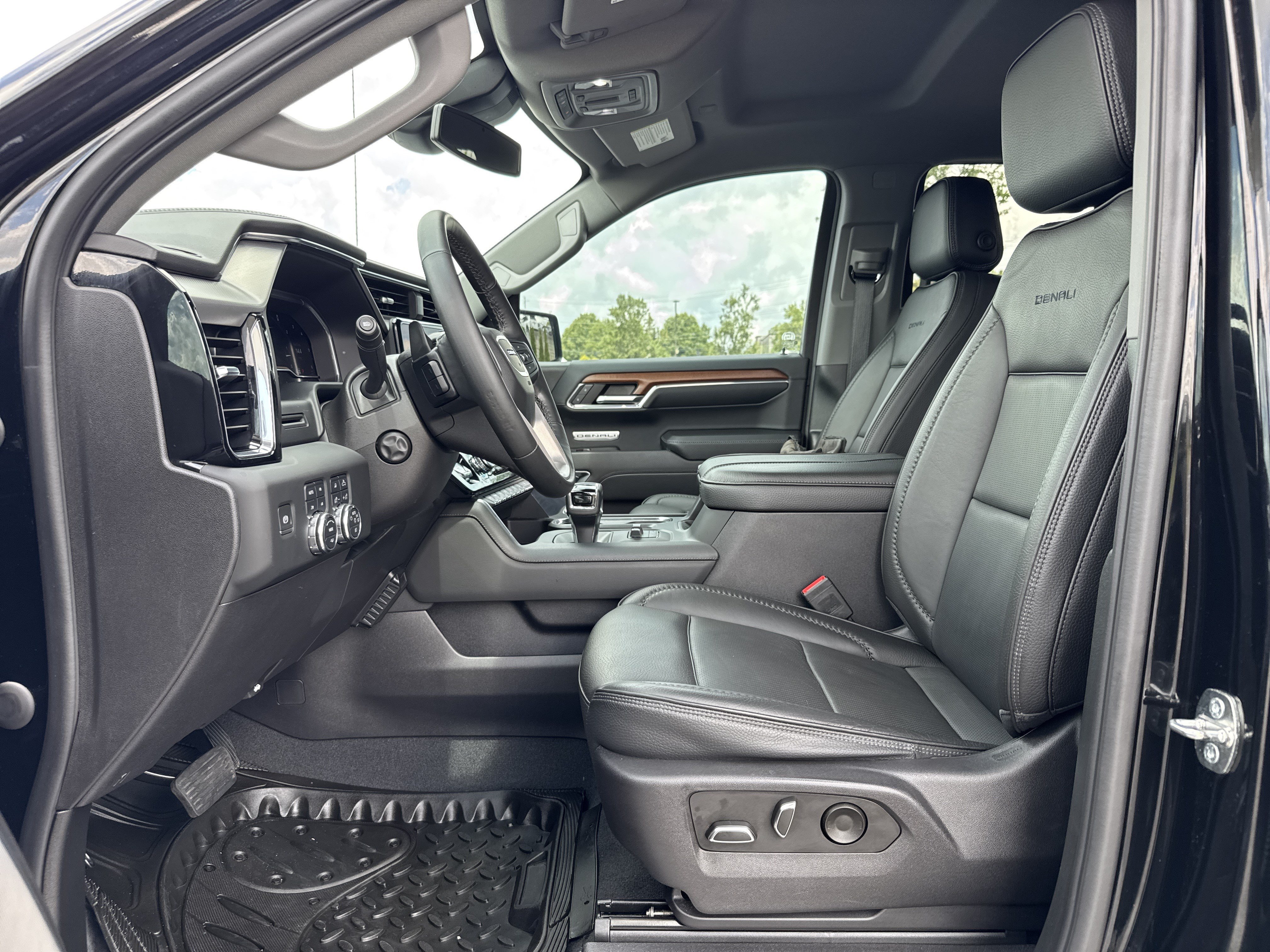 Used 2023 GMC Sierra 1500 Denali AWD/4WD image 17