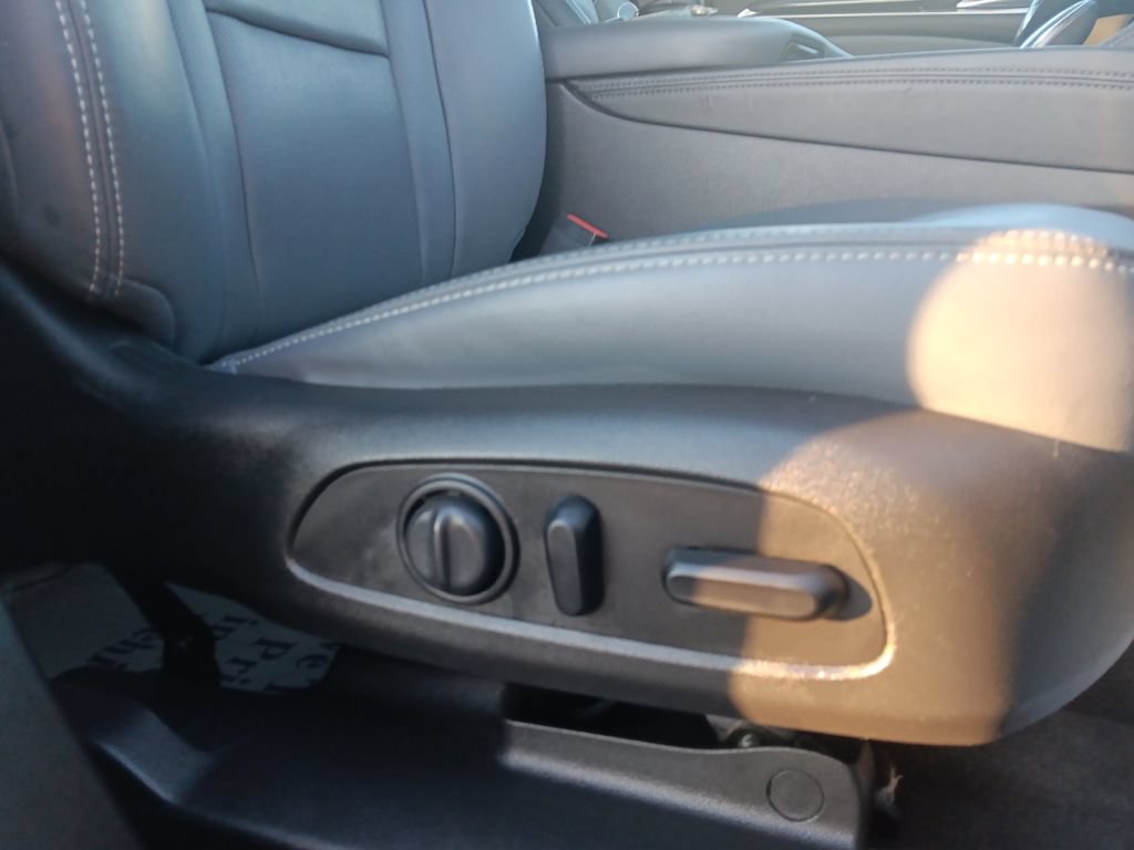 Used 2020 Buick Enclave Essence AWD/4WD image 11
