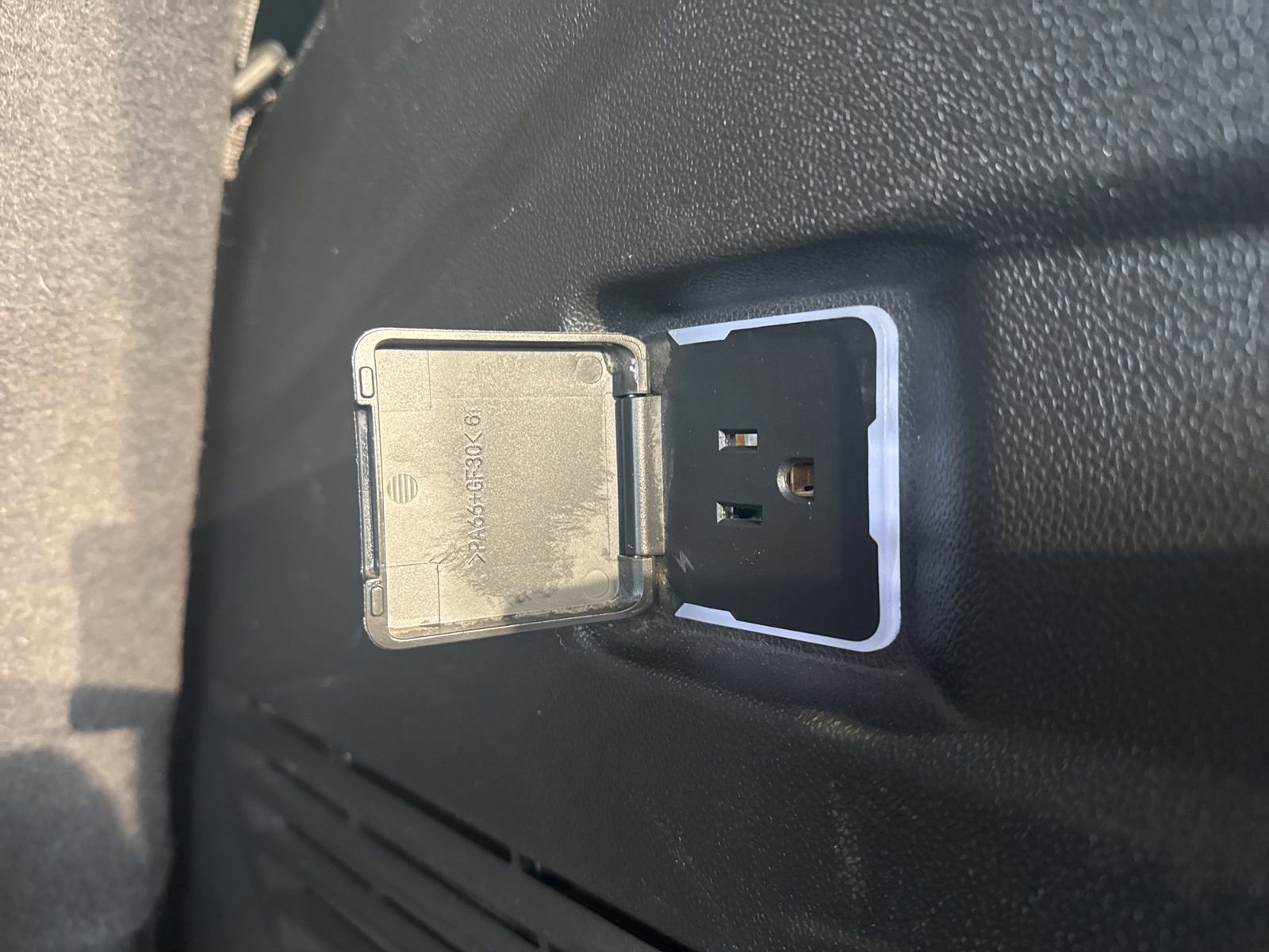 Used 2023 GMC Yukon SLT image 17