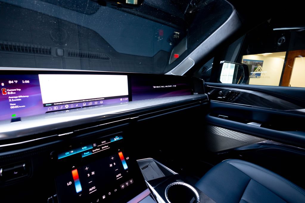 Used 2025 Cadillac Escalade IQ Luxury 2 w/ LPO, Premium Carpet Package AWD/4WD image 34