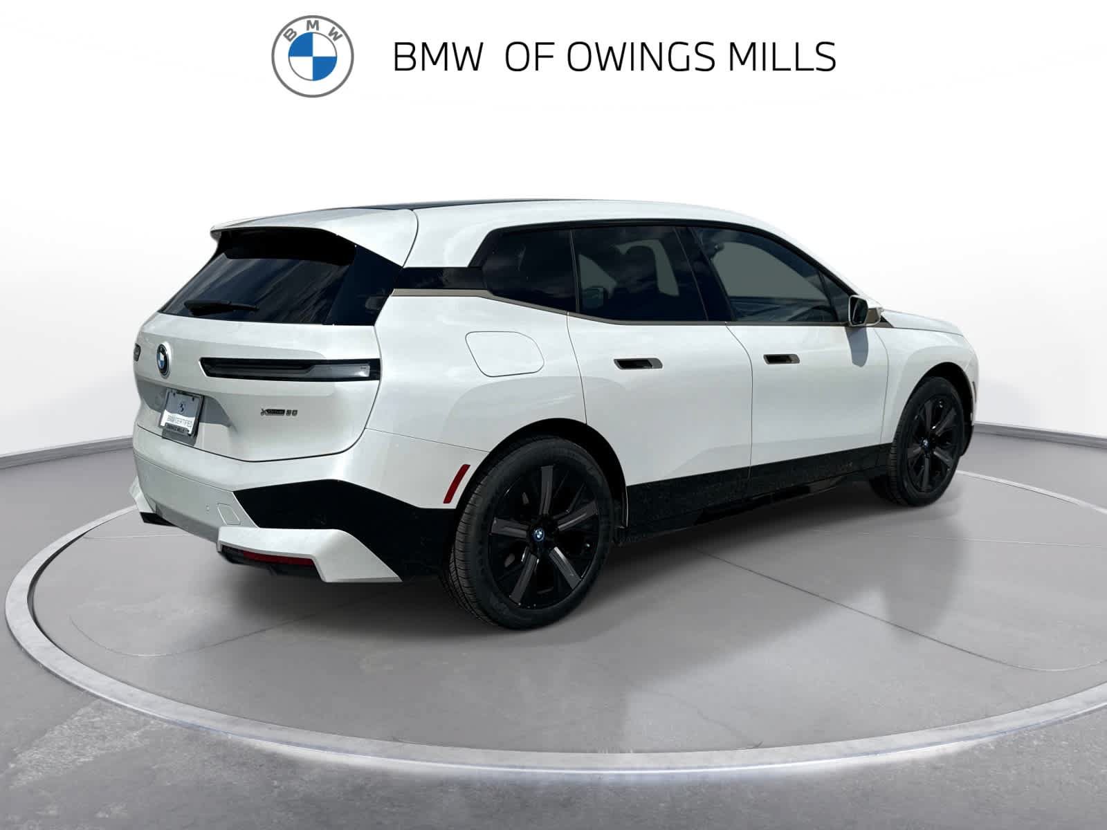Used 2024 BMW iX xDrive50 w/ Premium Package AWD/4WD image 9