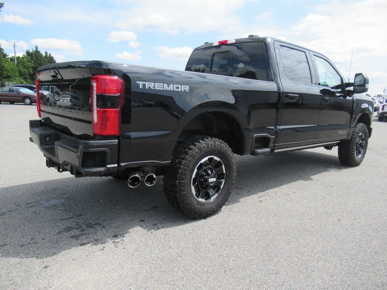 Used 2026 Ford F250 Lariat w/ Tremor Off-Road Package AWD/4WD image 5