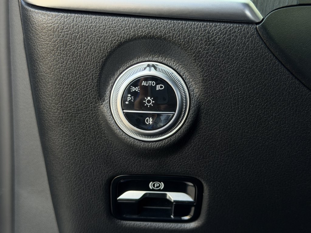Used 2025 Mercedes-Benz C 300 Sedan image 20