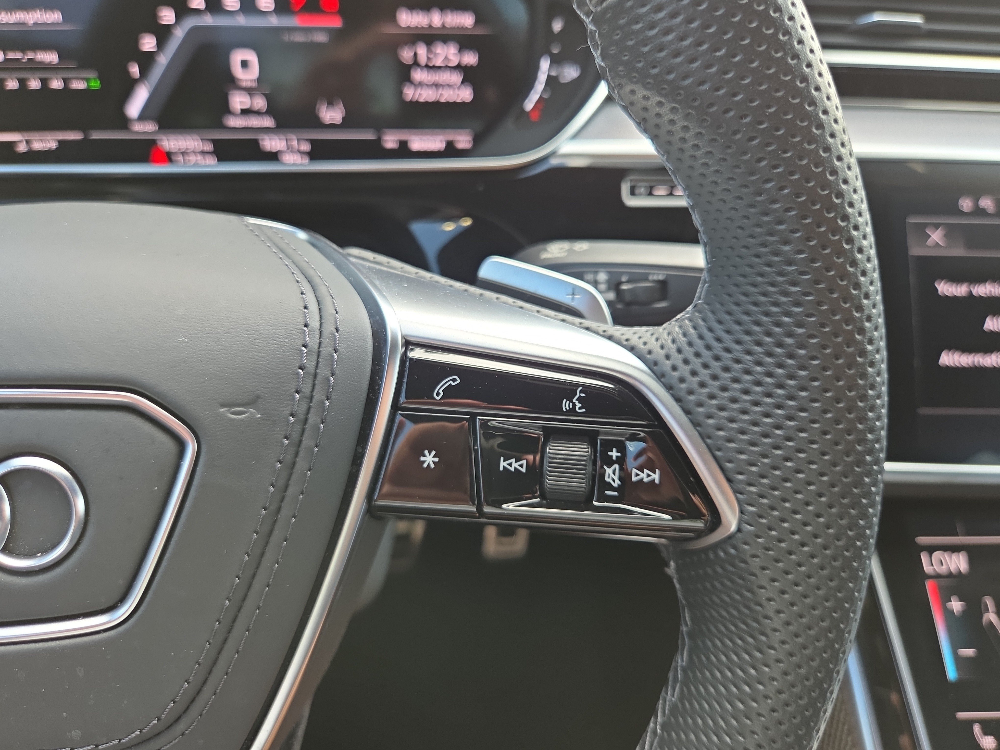 Used 2025 Audi S8 AWD/4WD image 13