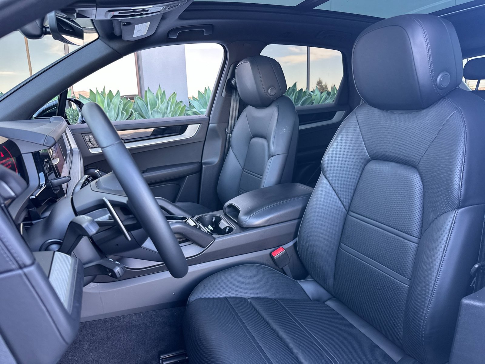 Certified 2024 Porsche Cayenne AWD/4WD image 6