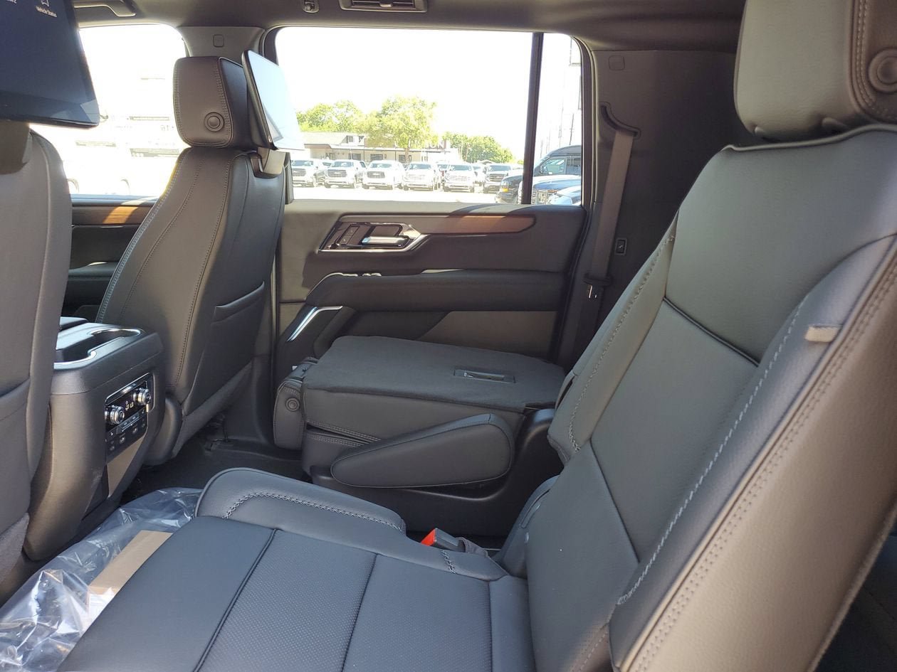 New 2026 GMC Yukon XL Denali w/ Denali Reserve Package AWD/4WD image 11