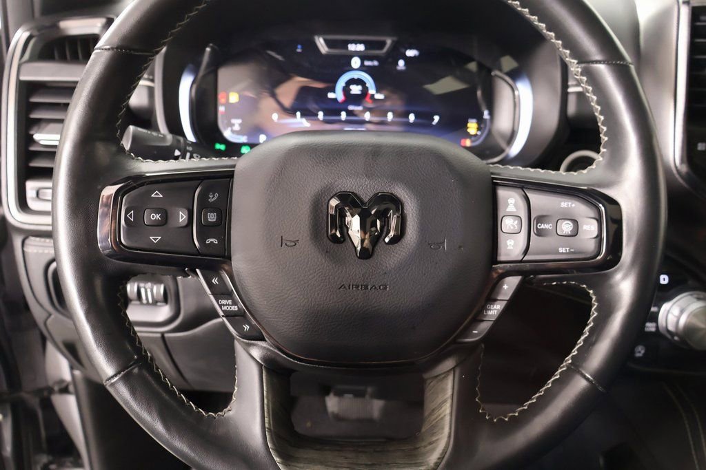 Used 2025 RAM 1500 Limited AWD/4WD image 3