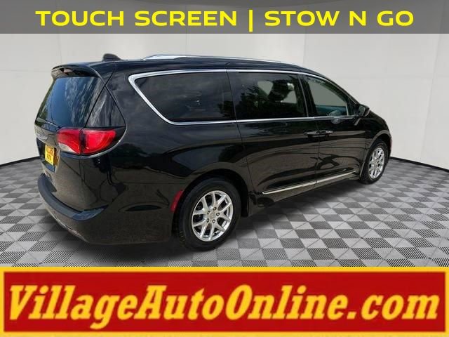 Used 2020 Chrysler Pacifica Touring-L FWD image 4