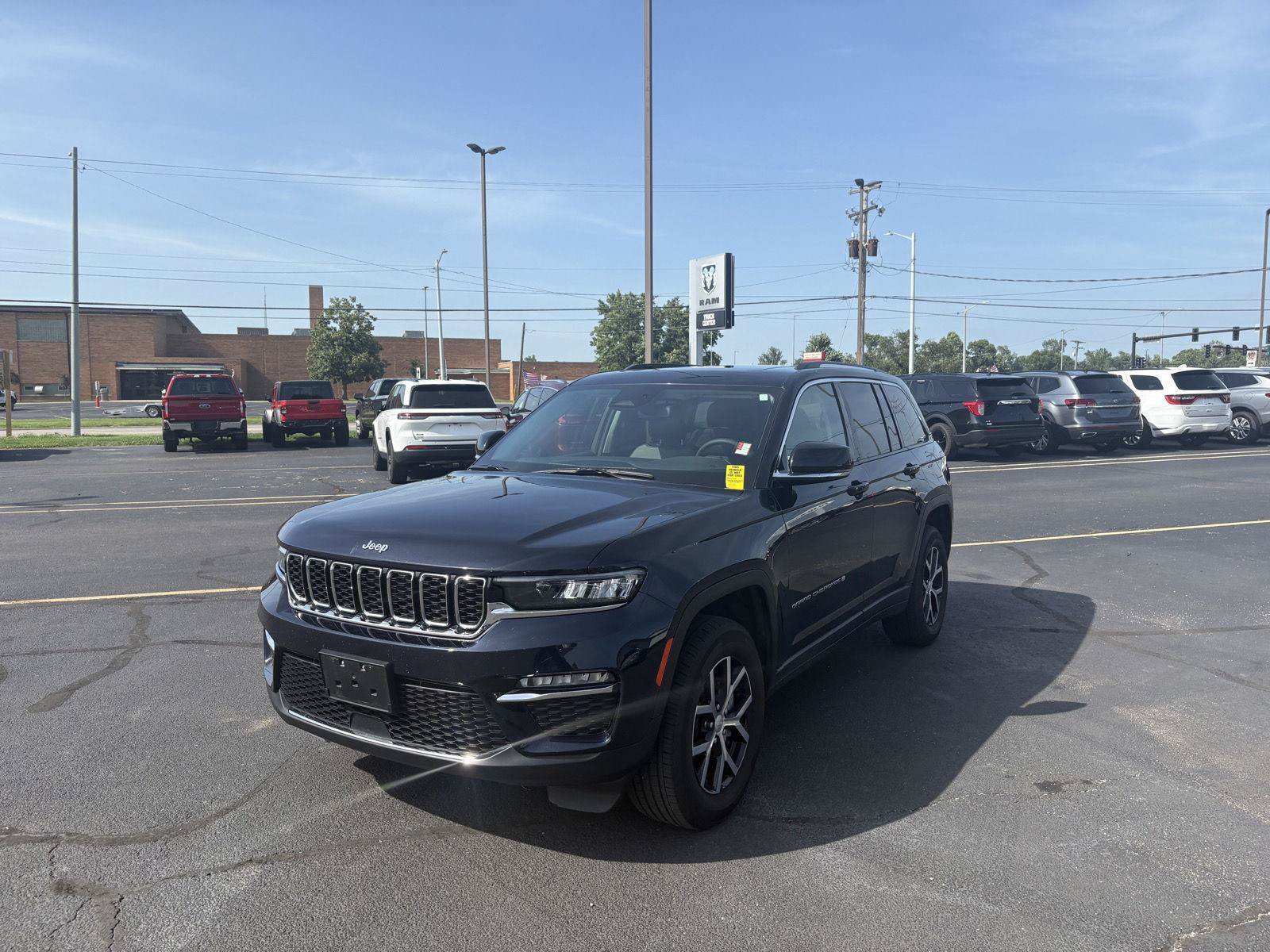 Used 2024 Jeep Grand Cherokee Limited AWD/4WD image 23