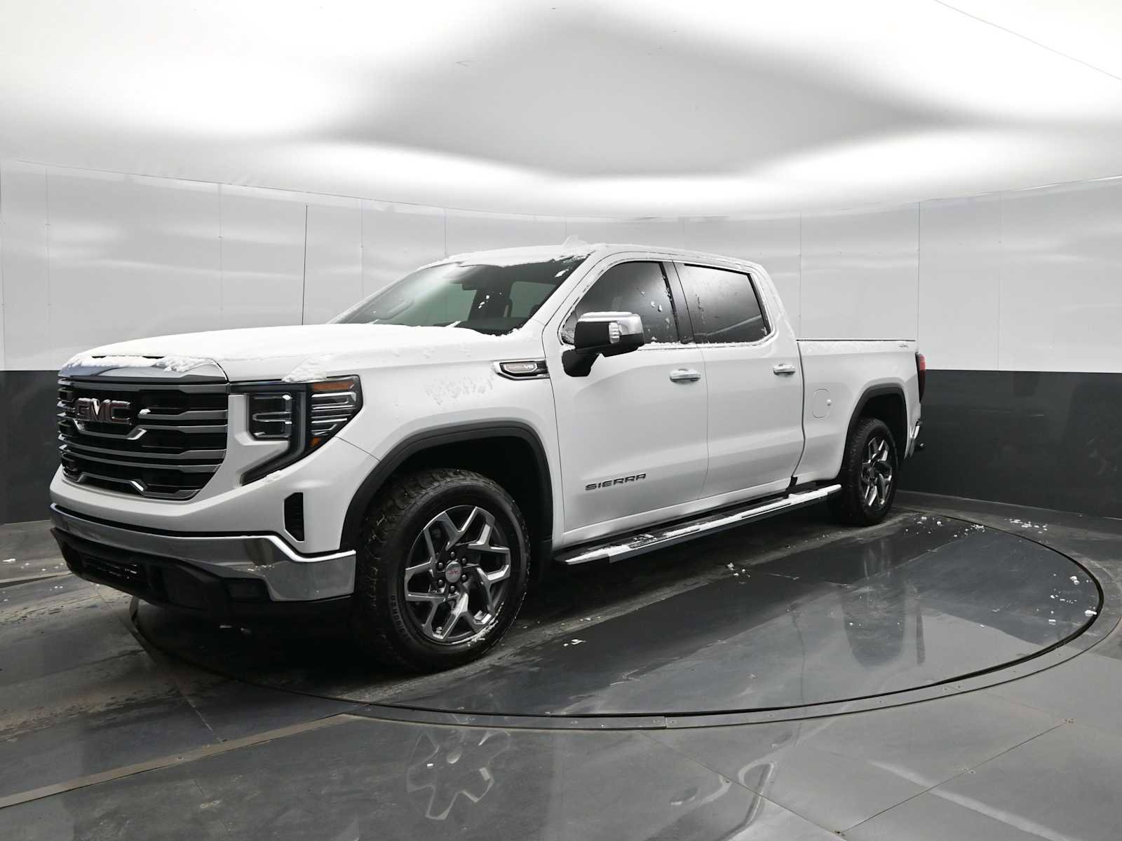 Used 2023 GMC Sierra 1500 SLT w/ SLT Convenience Package image 1