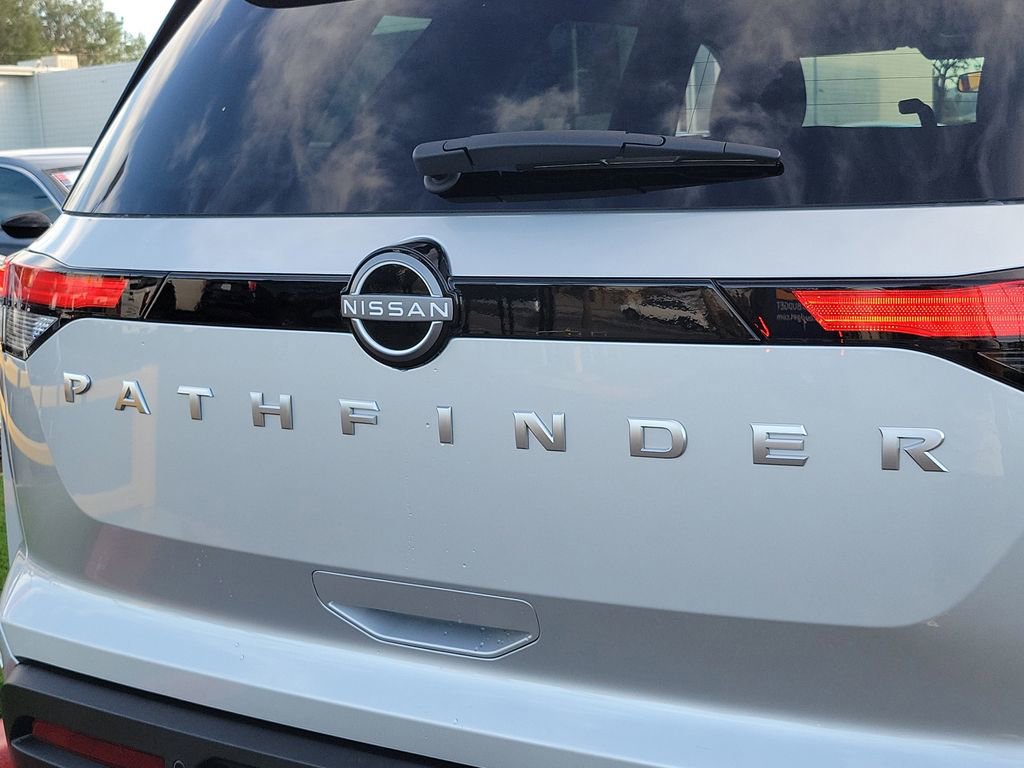 Certified 2025 Nissan Pathfinder S image 23