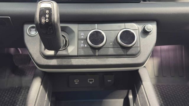 Used 2021 Land Rover Defender 110 X-Dynamic SE AWD/4WD image 23