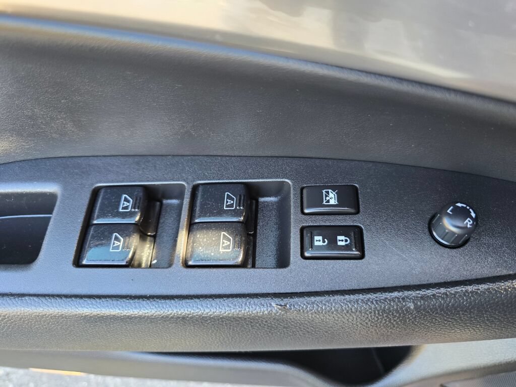 Used 2015 INFINITI Q40 w/ Moonroof Package RWD image 31