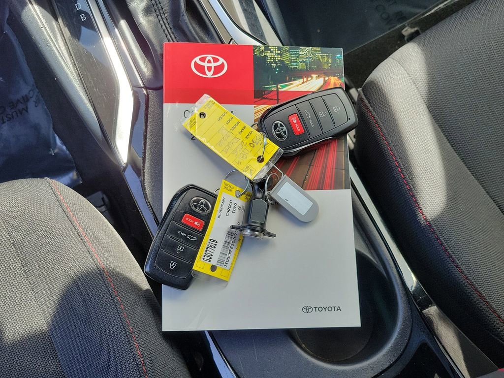 Used 2025 Toyota Corolla SE w/ SE Premium Package FWD image 36