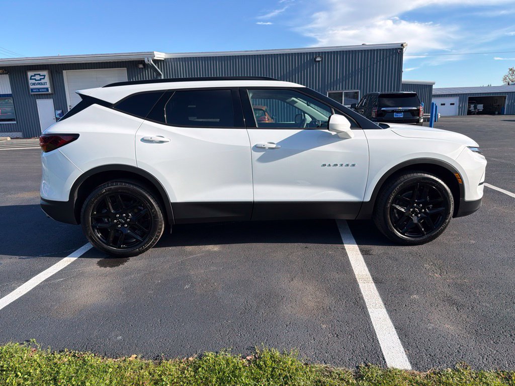 New 2026 Chevrolet Blazer LT w/ Convenience Package AWD/4WD image 2