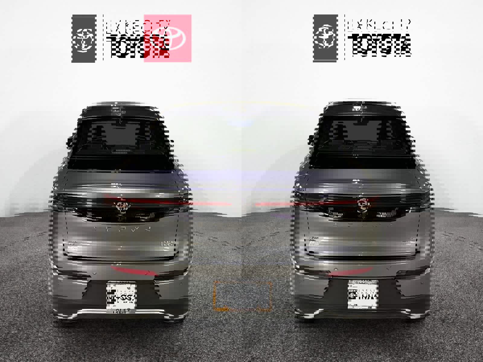 Used 2023 Toyota Crown Limited image 6