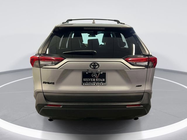 Used 2021 Toyota RAV4 LE AWD/4WD image 5