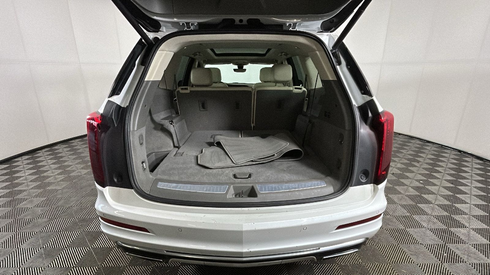 Used 2021 Cadillac XT6 Premium Luxury AWD/4WD image 33