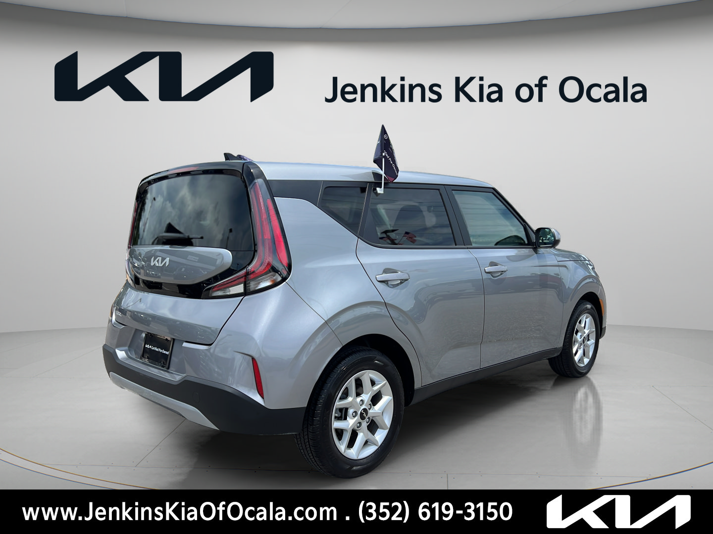 Certified 2025 Kia Soul LX w/ LX Technology Package FWD image 3
