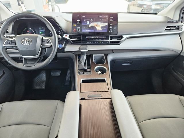 Used 2023 Toyota Sienna XLE image 15