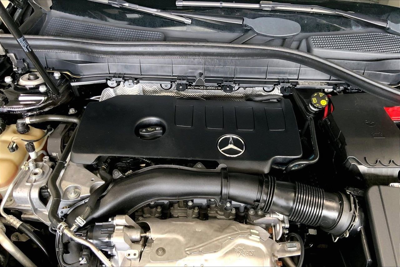 Used 2020 Mercedes-Benz GLB 250 w/ Premium Package image 9
