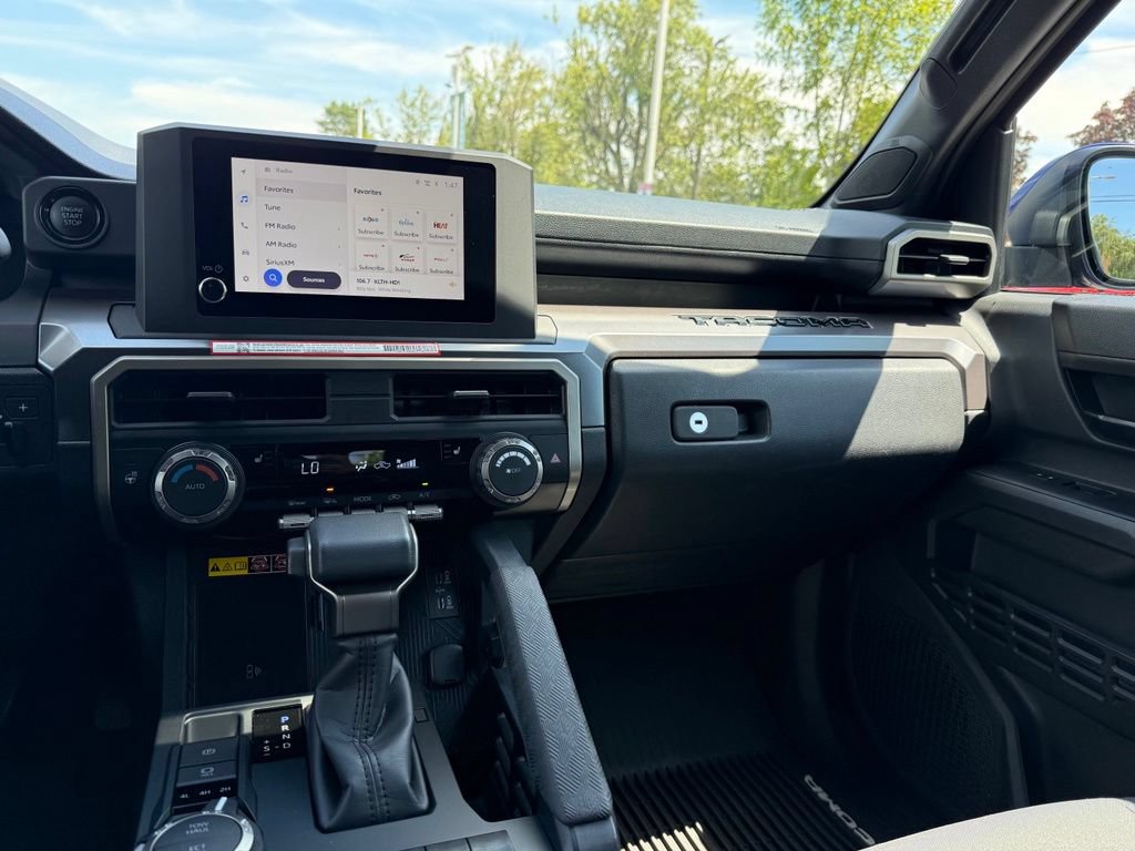 Certified 2025 Toyota Tacoma SR5 AWD/4WD image 25
